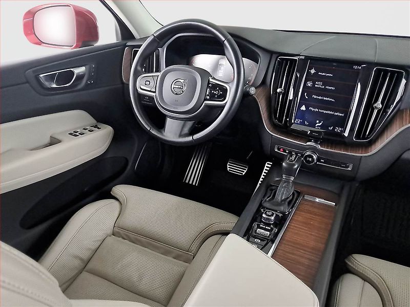Volvo XC60 (2018) D4 AWD - fotka 7 z 24