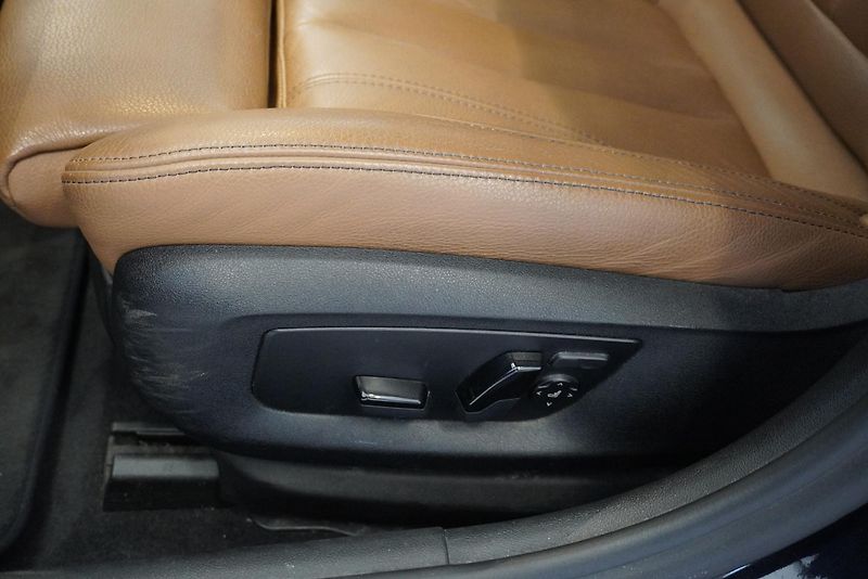 BMW Řada 5 3,0 XDRIVE AUT. - fotka 12 z 32