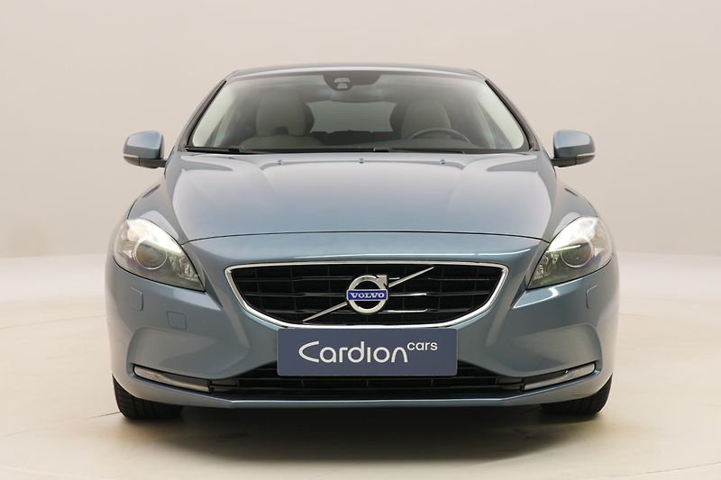 Volvo V40 D2 MOMENTUM CZ 1.maj.REZERVACE - fotka 14 z 44