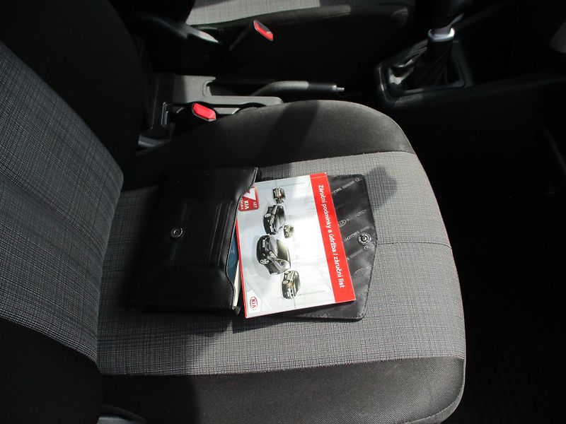 Kia Venga (2011) 1,4i - fotka 7 z 11
