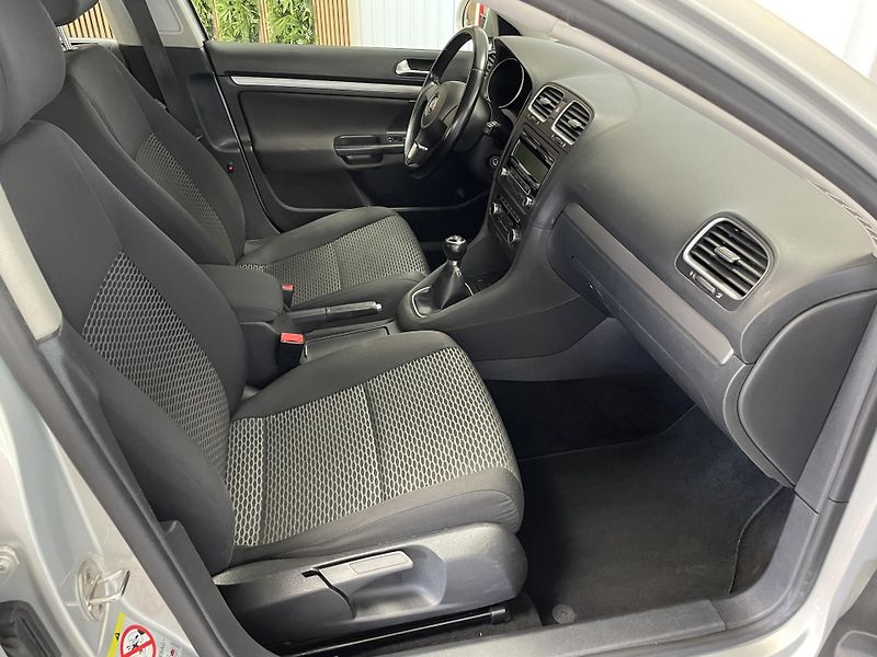Volkswagen Golf TSi ČR 1.MAJ. 6M TZ DIGIAC   - fotka 13 z 23