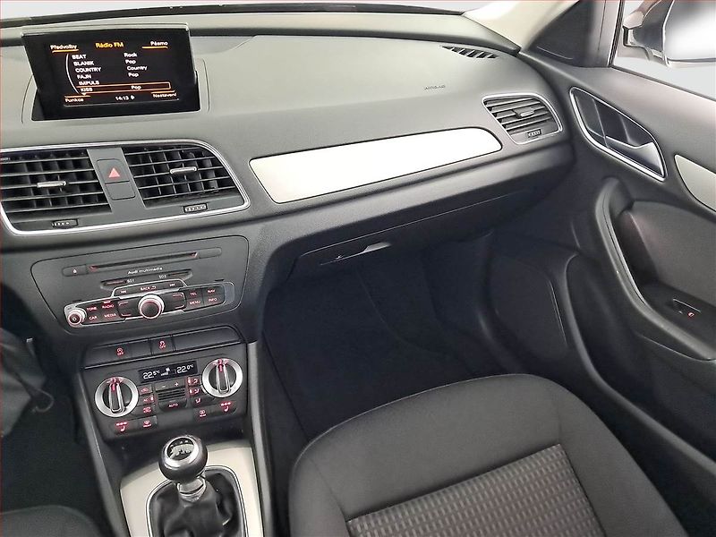 Audi Q3 (2013) basis 2.0 TDI, Serv.kniha - fotka 8 z 18