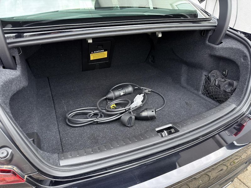 Volvo S60 T8 AWD ULTIMATE DARK // 335 kW - fotka 14 z 39
