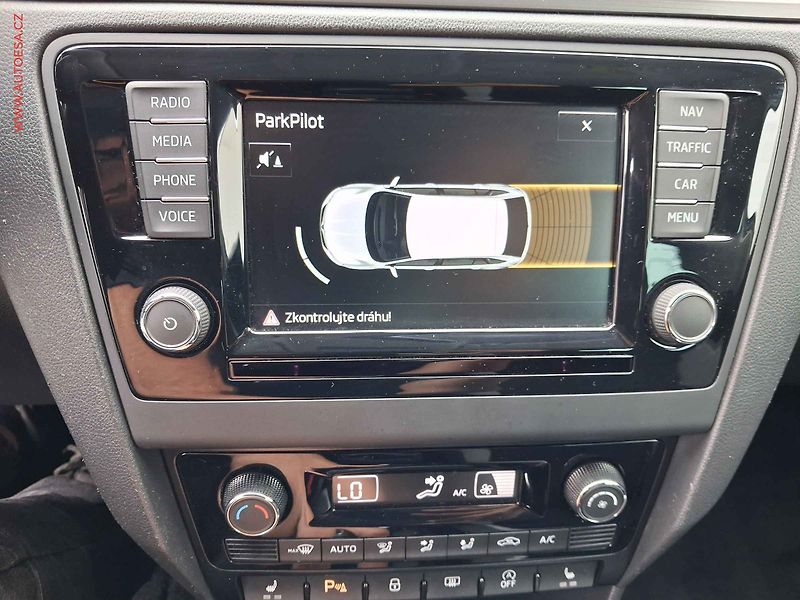 Škoda Rapid (2016) 1.2 TSi, Joy, xenon, navi - fotka 17 z 18