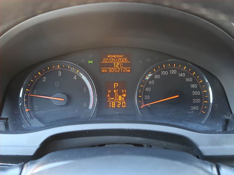 Toyota Avensis (2010) 2.2 D-4D, Automat, Xenony - fotka 11 z 18