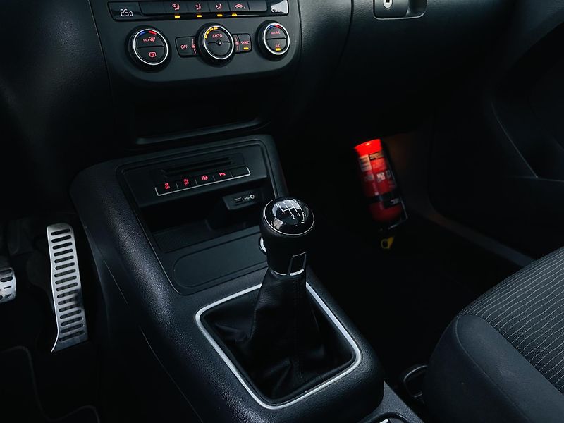 Volkswagen Tiguan 1.4TSI MANUÁL SENZORY TAŽNÉ  - fotka 36 z 45