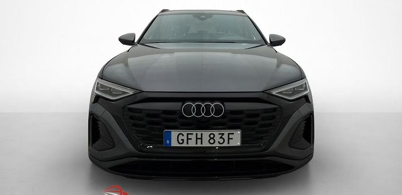 Audi Q8 e-tron 55 Q 360kam Vzduch Tažné Pano  - fotka 2 z 37