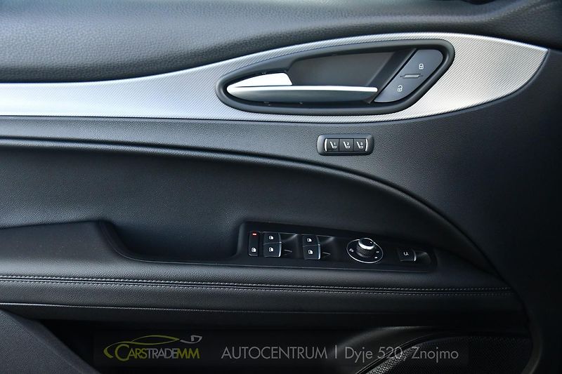 Alfa Romeo Stelvio 2.2D 154kW VELOCE AT8 Q4 - fotka 25 z 51