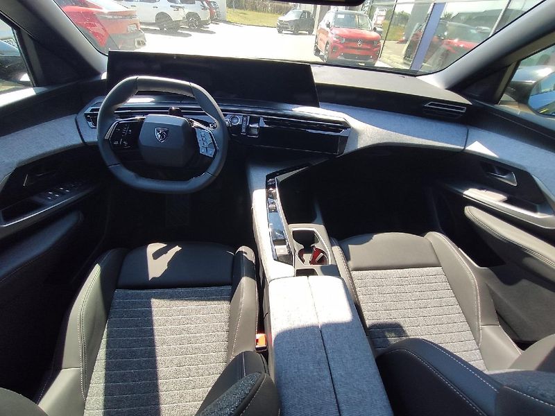 Peugeot 5008 (2026) BUSINESS Hybrid 145 AUT6 NAVI - fotka 2 z 37