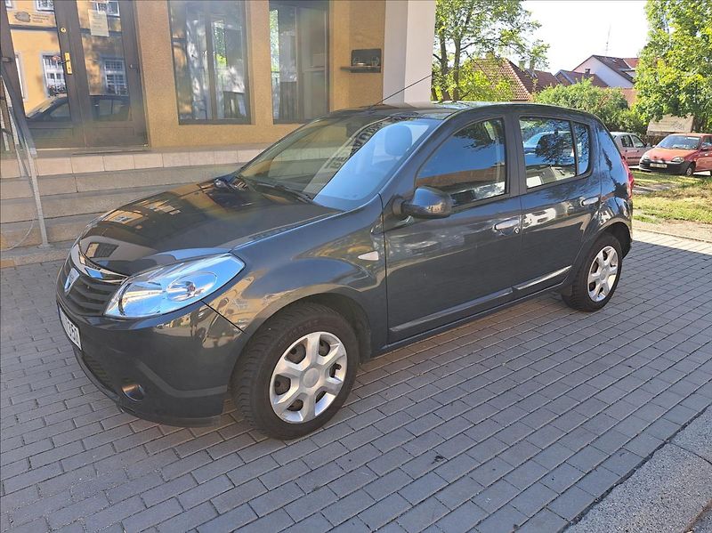 Dacia Sandero 1,2 16V klima - fotka 4 z 39