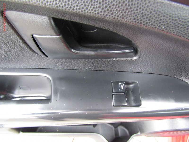 Kia Venga (2010) 1.4CVVT, ČR, TZ - fotka 11 z 17
