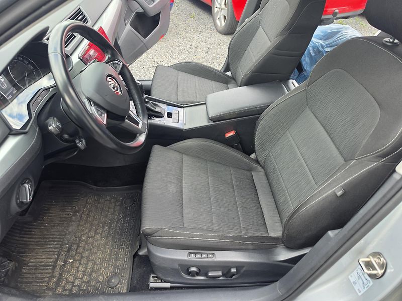 Škoda Superb 2.0 TDI Led DSG 4x4 Canton  - fotka 13 z 21