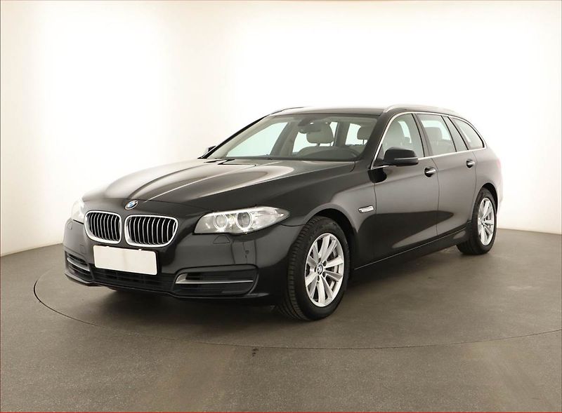 BMW Řada 5 (2015) 520d, Kůže, Bi-Xenony - fotka 2 z 20