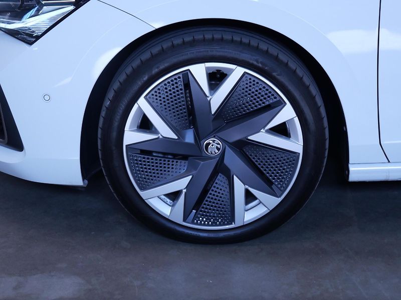 Škoda Superb - fotka 10 z 25