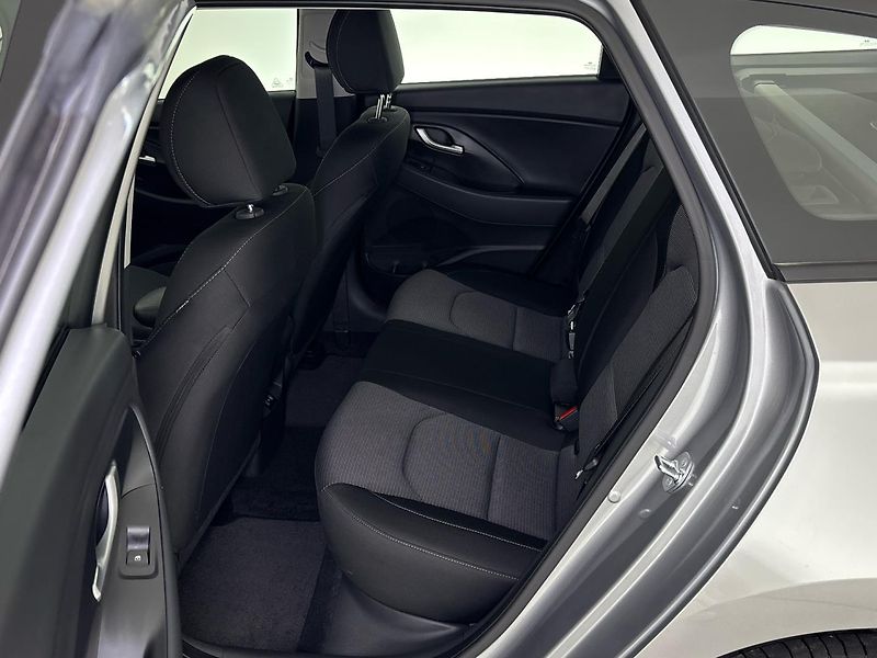Hyundai i30 Smart DCT - fotka 8 z 26