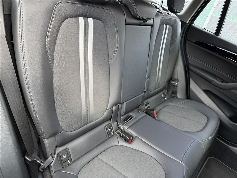 BMW X1 18d xDrive SportLine Head-up - fotka 20 z 23