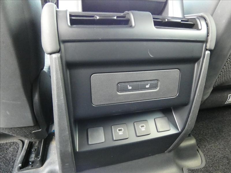 Land Rover Defender 3,0 110 D200 X-Dynamic SE,1maj - fotka 19 z 38