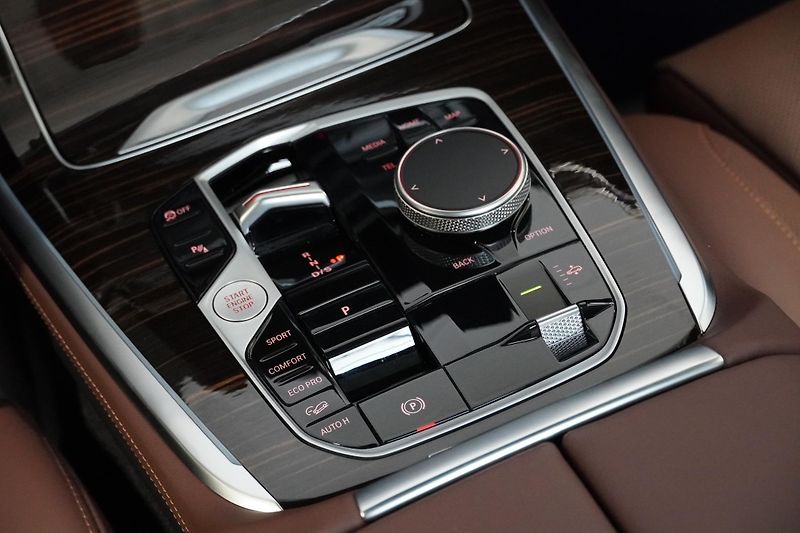 BMW X7 Xdrive40d,ČR,DPH,NZ.TOP,Tažné - fotka 29 z 45