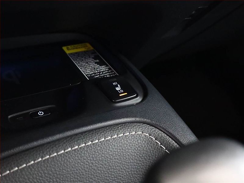 Toyota Corolla (2019) 2.0 Hybrid - fotka 17 z 21