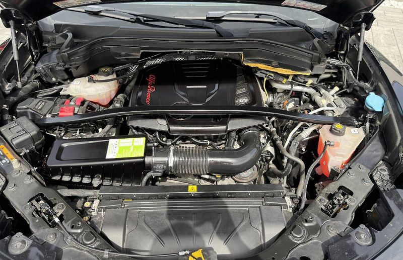 Alfa Romeo Stelvio (2018) 2.0 T 206 KW Q4 AT ZF8 SUPER - fotka 30 z 31