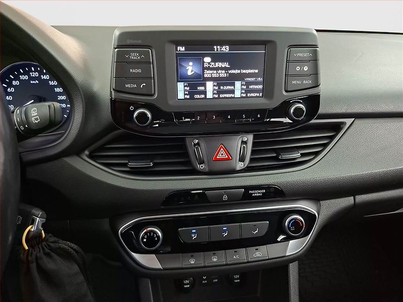 Hyundai i30 (2018) 1.6 CRDi, Tempomat - fotka 12 z 17