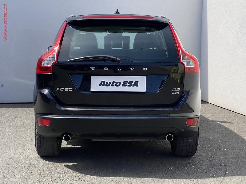 Volvo XC60 (2012) 2.4 D3 AWD, Summum, AT, +ALU - fotka 5 z 19