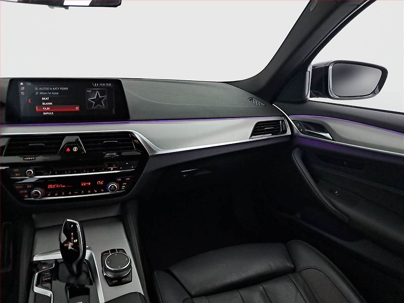 BMW Řada 5 (2018) M Sport 530d xDrive - fotka 8 z 25