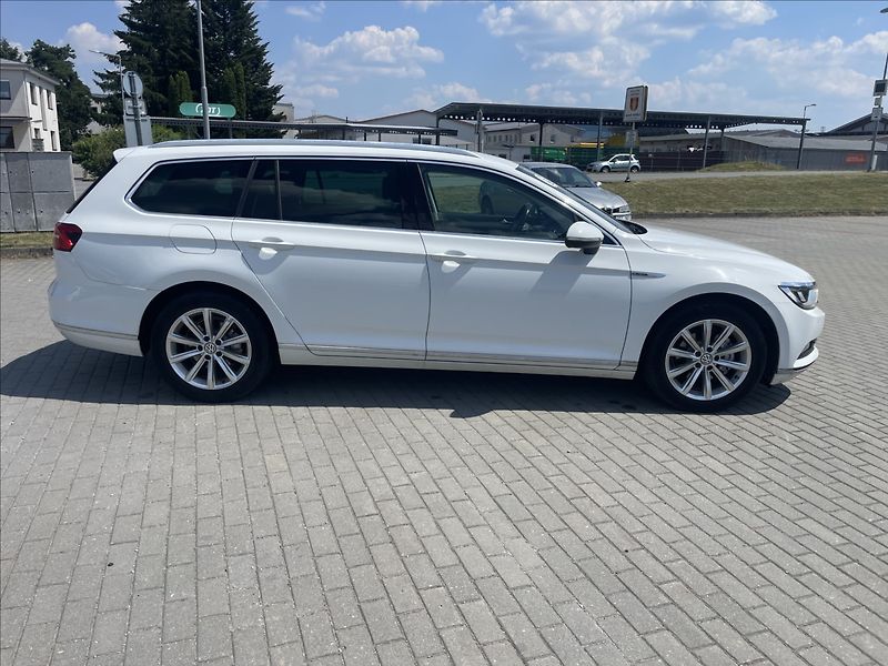 Volkswagen Passat 2,0 TDI 140kW BMT 4MOT DSG Hig - fotka 41 z 42