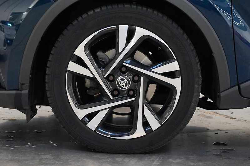 Toyota C-HR - fotka 10 z 30