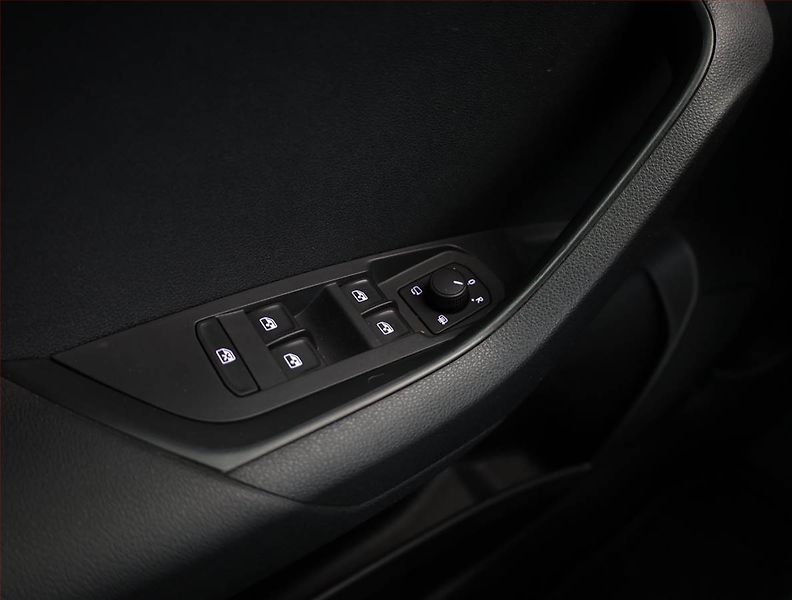 Škoda Karoq (2023) Sportline 1.5 TSI - fotka 12 z 18