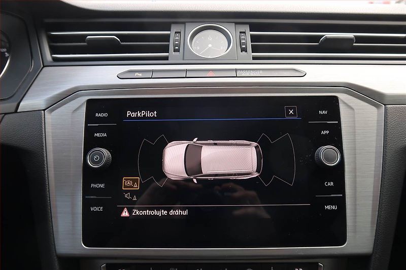 Volkswagen Passat (2018) 2.0 TDI, Automat, Navi - fotka 18 z 19