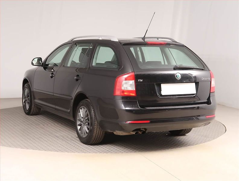 Škoda Octavia (2010) Ambiente 1.4 TSI, Tempomat - fotka 4 z 15