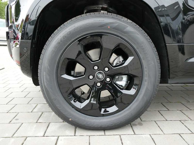 Land Rover Defender 110 3,0 X-Dynamic SE D250 - fotka 2 z 40