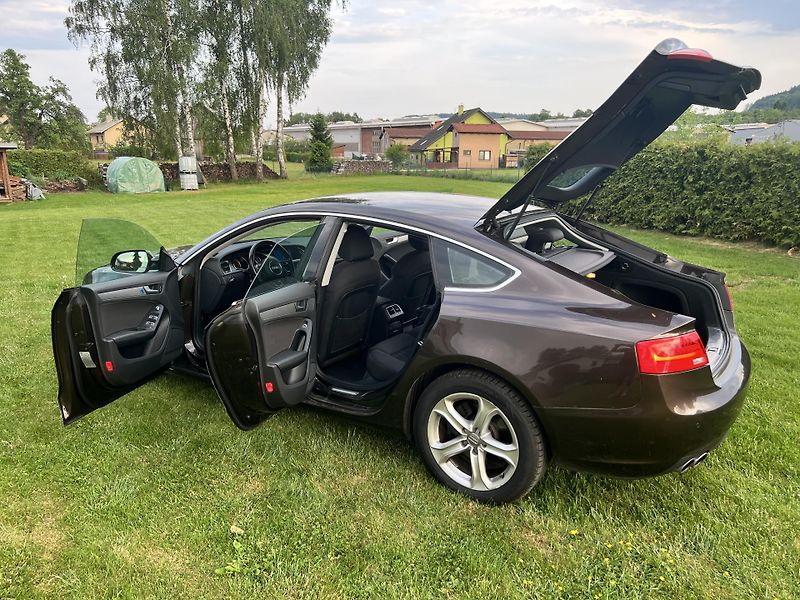 Audi A5 2.0TDI 100KW,TZ,DIGI,XENONY - fotka 27 z 49