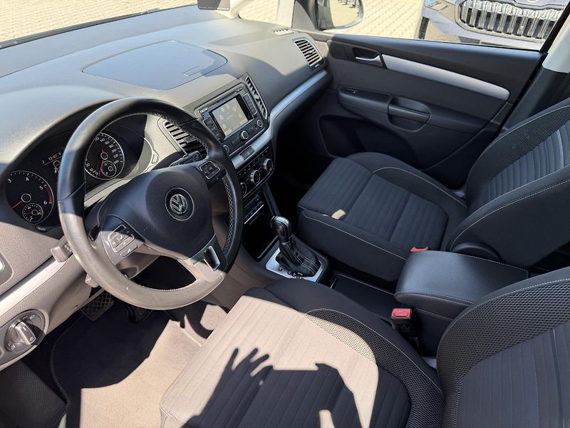 Volkswagen Sharan (2015) 2.0TDI 103kW DSG 7M EL. DVĚŘE - fotka 19 z 41