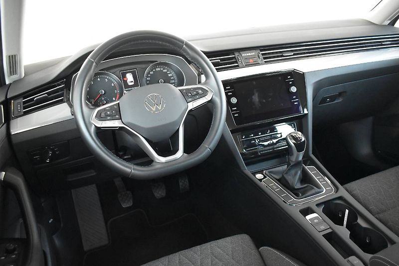 Volkswagen Passat Variant (2023) 1.5TSI 110kW, LED,Manuál - fotka 13 z 23