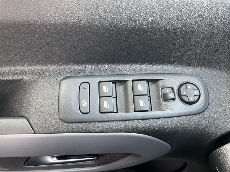 Toyota ProAce City Verso 1.5D 130k Long ODBĚR 6/2026 - fotka 27 z 29