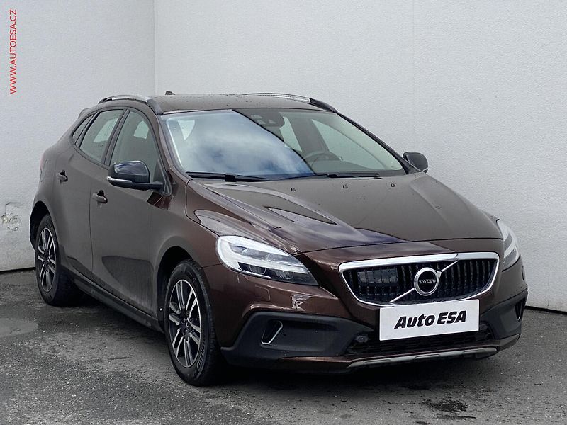 Volvo V40 (2018) 2.0 D3, Cross Country, AT - fotografie inzerátu