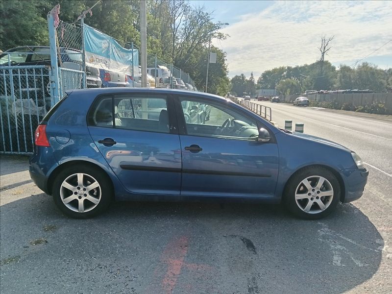 Volkswagen Golf 2,0 TDi - fotka 11 z 18