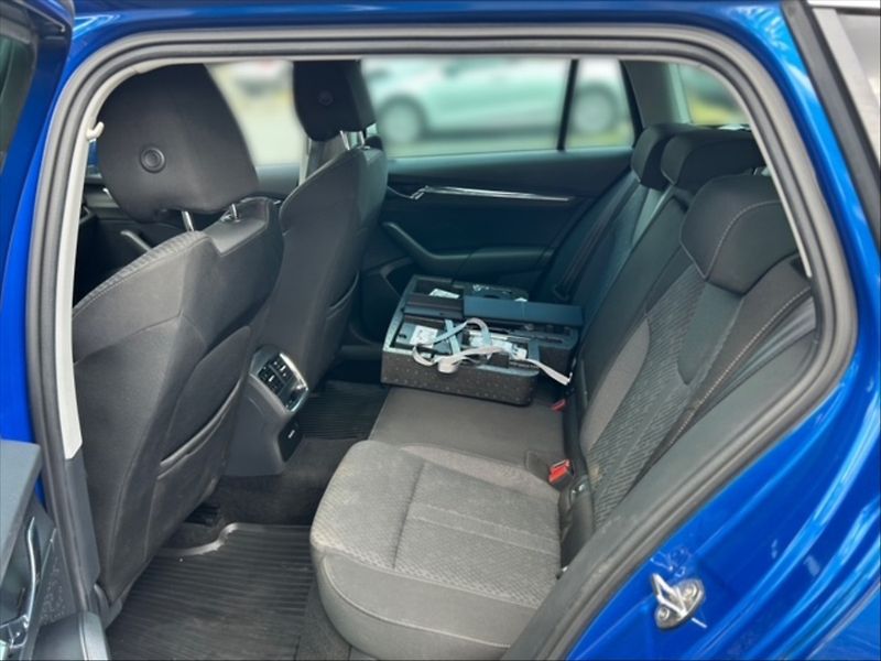 Škoda Octavia 2,0 TDI Style DSG - fotka 8 z 11
