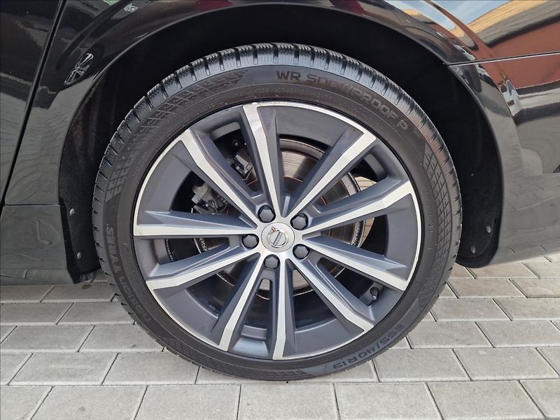 Volvo V90 B4 AWD Momentum Pro Auto,1Maj - fotka 45 z 50