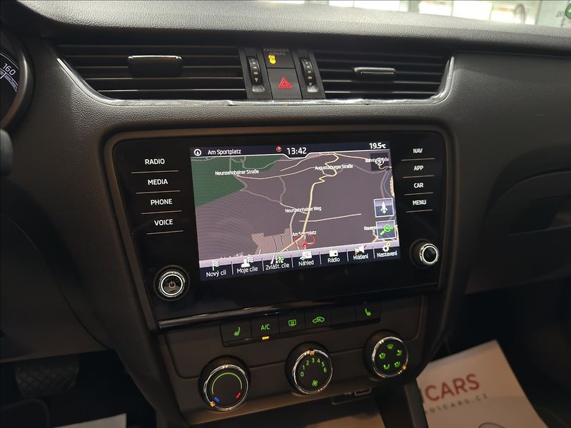 Škoda Octavia 2,0   TDI 110KW FULL LED KAMER - fotka 16 z 31