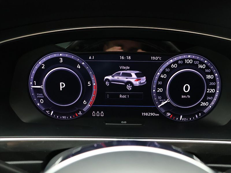 Volkswagen Tiguan 2,0 TDI 140kW 4M DSG R-Line - fotka 14 z 27