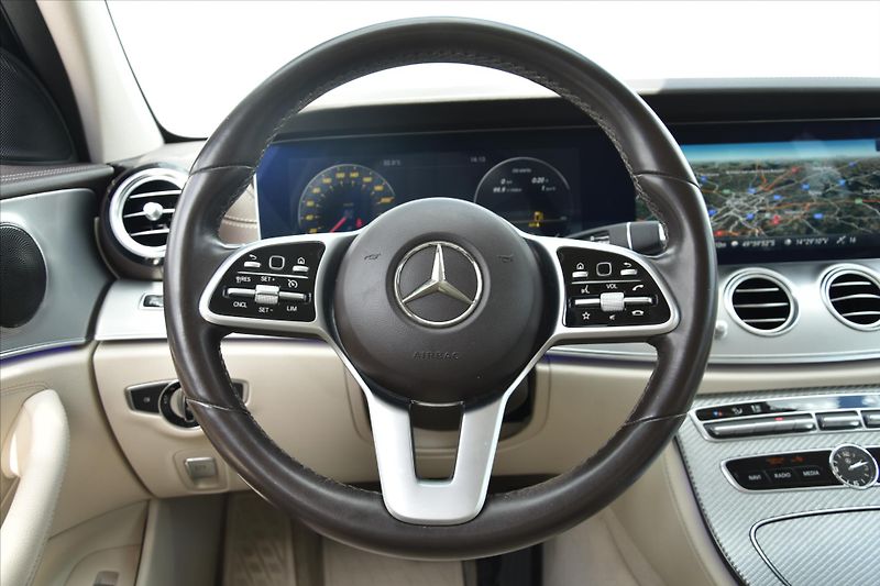 Mercedes-Benz Třídy E 220D 4MATIC AMG NAVI ČR - fotka 15 z 34