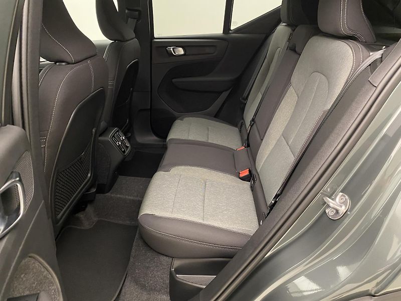 Volvo XC40 B3 DARK PLUS AUT CZ - fotka 5 z 56
