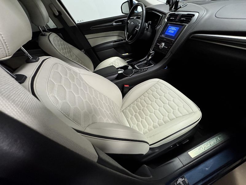 Ford Mondeo 2.0 Hybrid ecvT Aut Vignale P - fotka 21 z 37