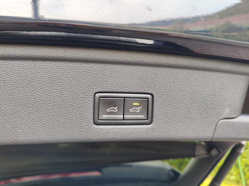 Volkswagen Touareg (2022) 3,0 TDI Individual 210 KW - fotka 34 z 40