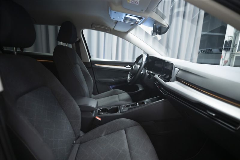 Volkswagen Golf 1,5 eTSI DSG KAMERA VÝHŘEV ČR - fotka 8 z 44