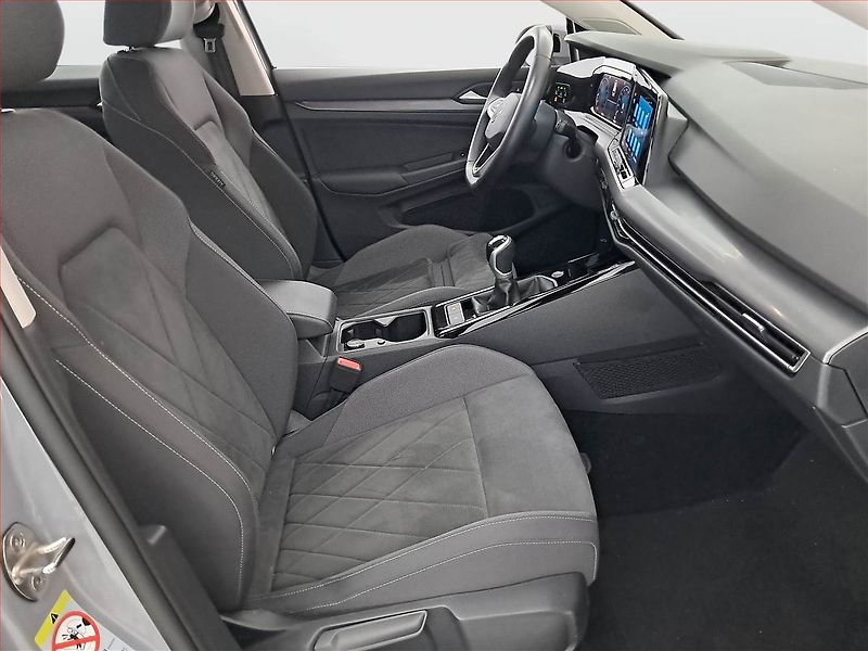 Volkswagen Golf (2023) 1.5 TSI - fotka 9 z 21