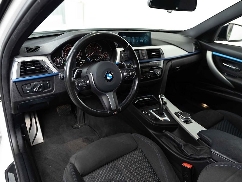 BMW Řada 3 320d xDrive Limousine - fotka 11 z 20